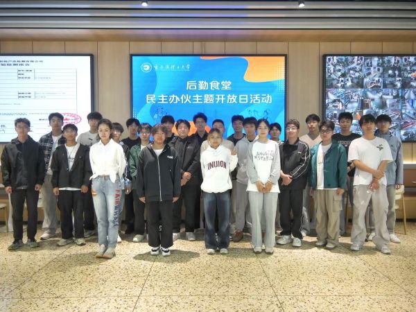 学生代表参加开放日活动.jpg 学生代表参加开放日活动.jpg