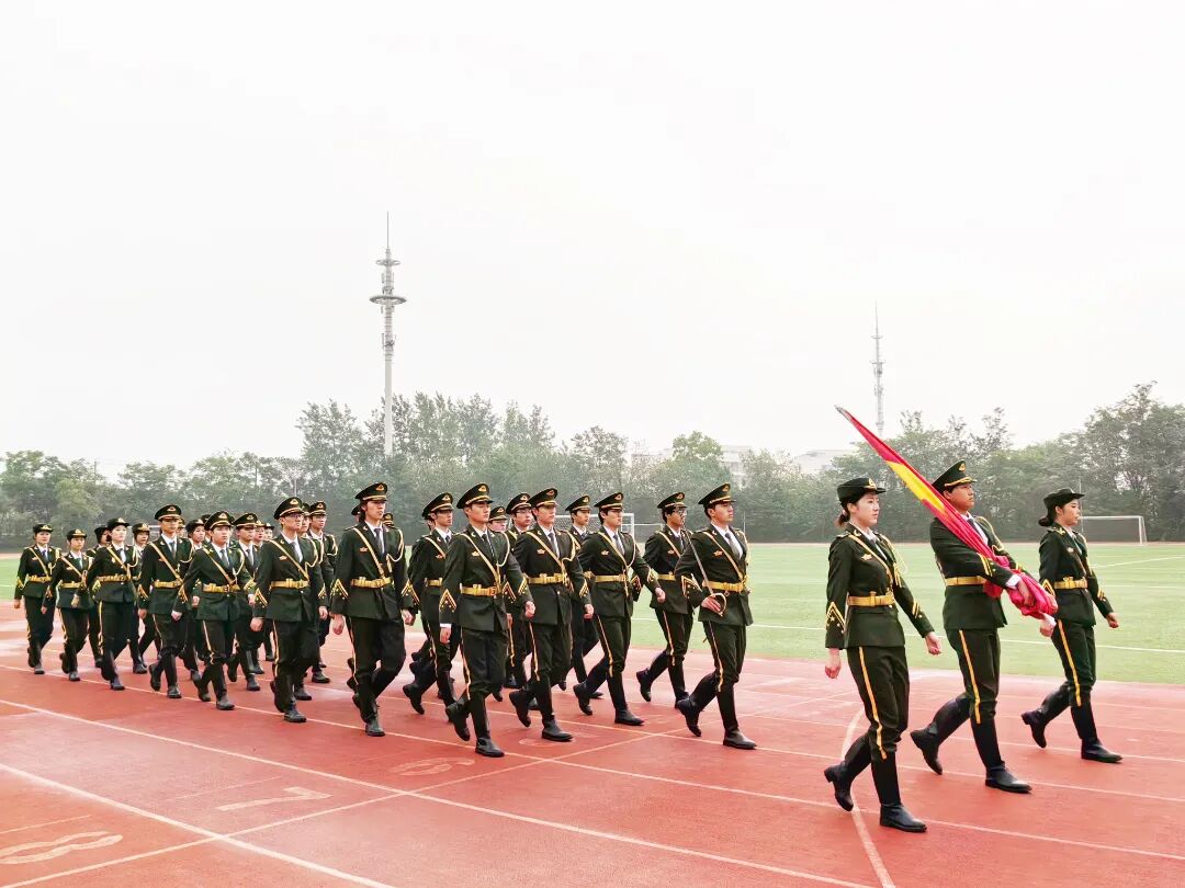 “国旗引领迷彩路，淬火青春报国行”升国旗仪式2.jpg