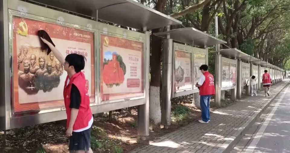 “绿色校园,环保先锋—世界环境日志愿者在行动”活动1.jpg “绿色校园,环保先锋—世界环境日志愿者在行动”活动1.jpg