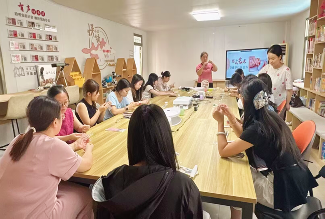 “一站式”社区新实践：“指尖艺术”课助力学生创业启航 (1).png