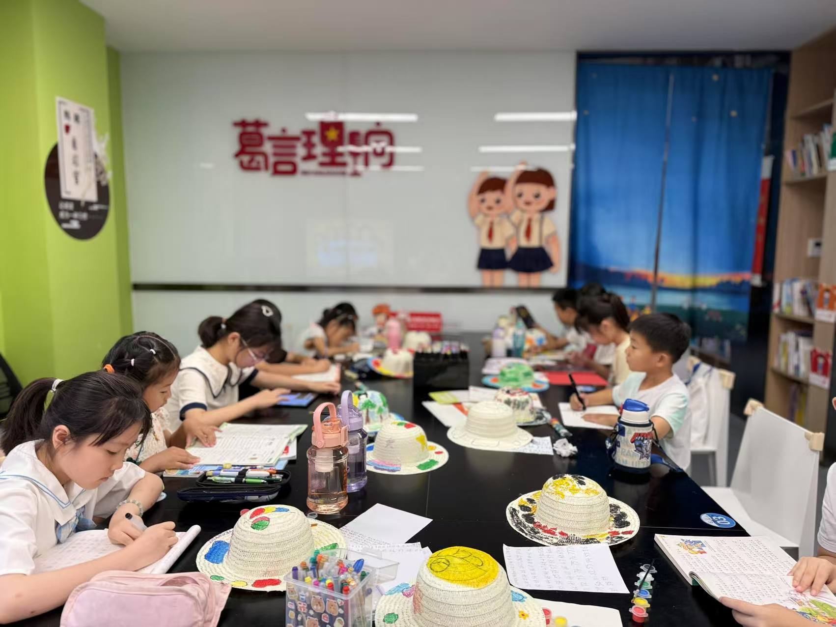 2025年7月8日 葛塘街道 儿童手绘草帽.jpg