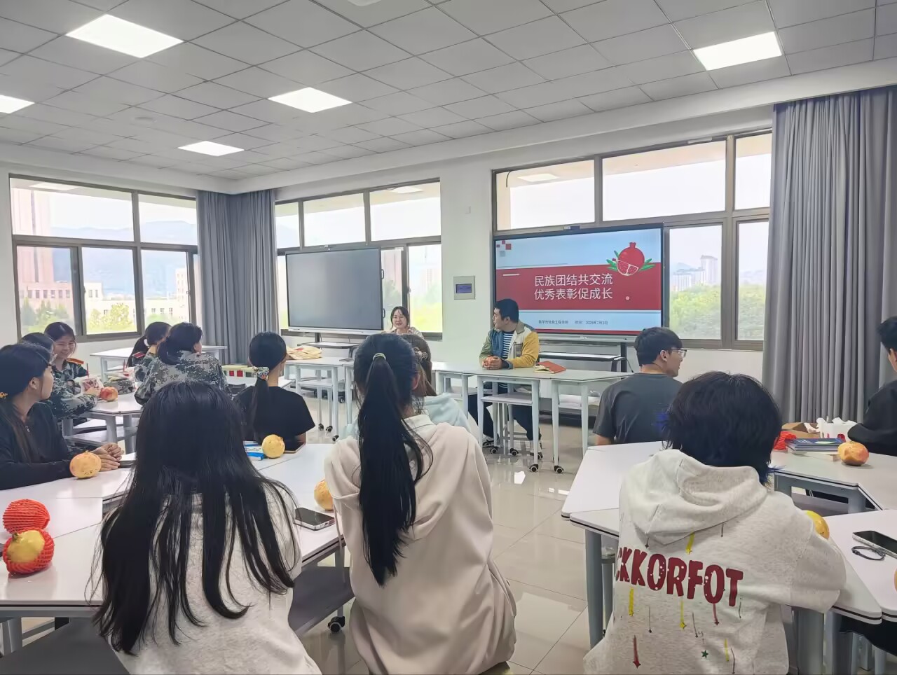 石榴花开别样红 团结籽籽同心圆.jpeg