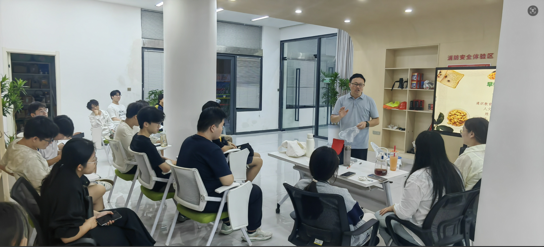 屏幕截图 2025-10-11 223305.png