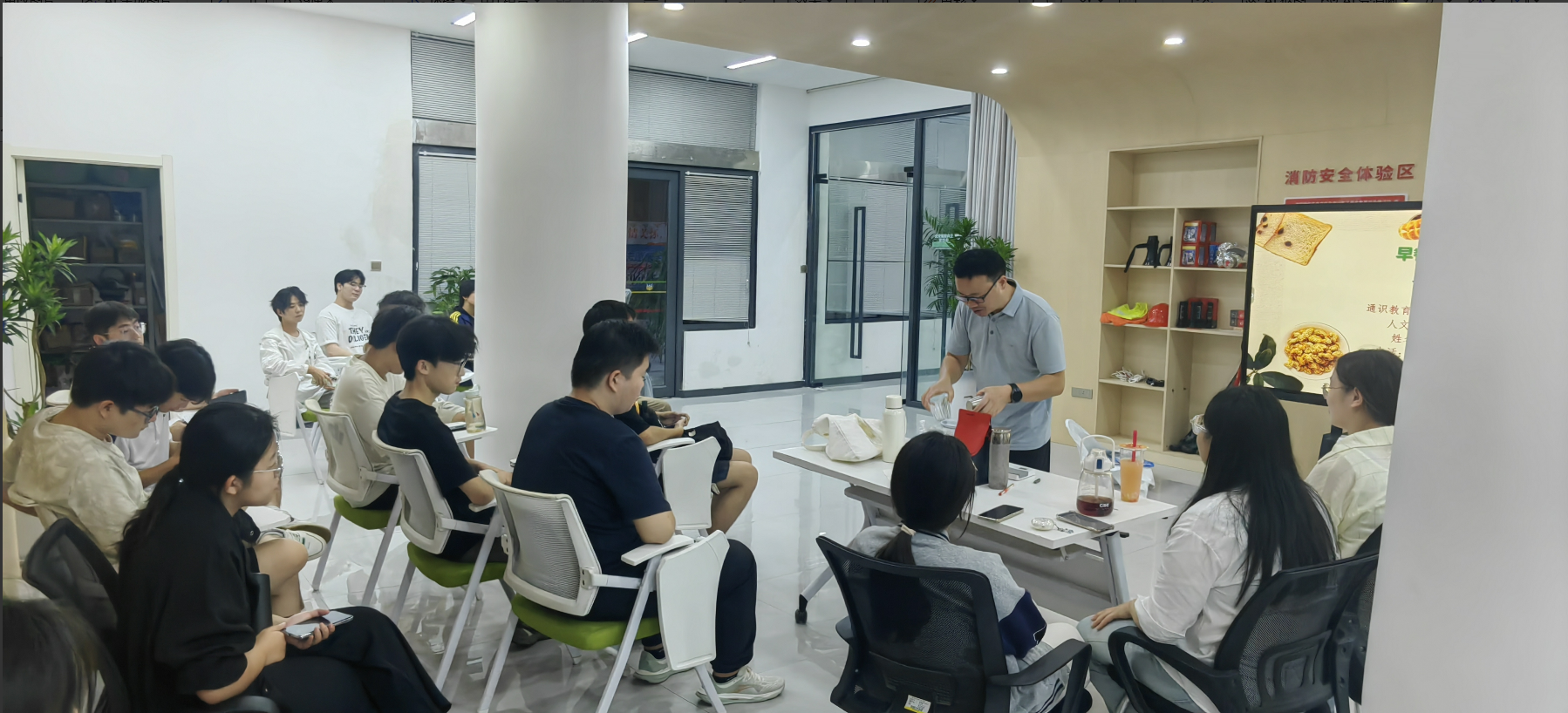 屏幕截图 2025-10-11 223327.png