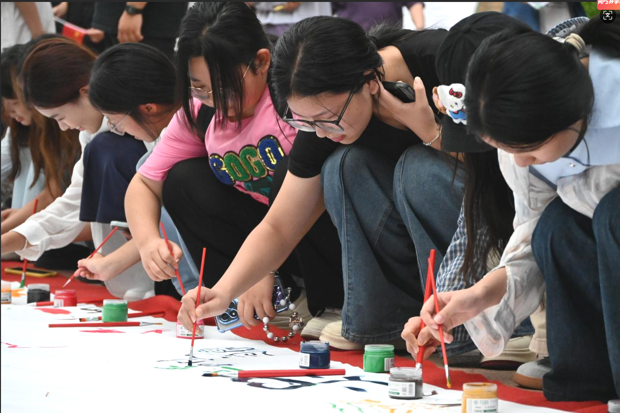 屏幕截图 2025-10-13 203733.png