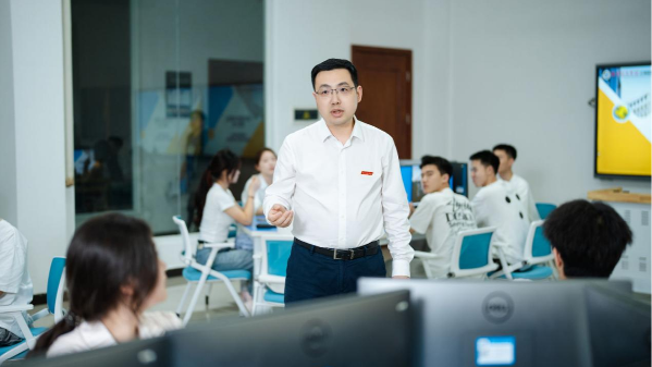 全球前2%顶尖科学家，他连续两年入选！