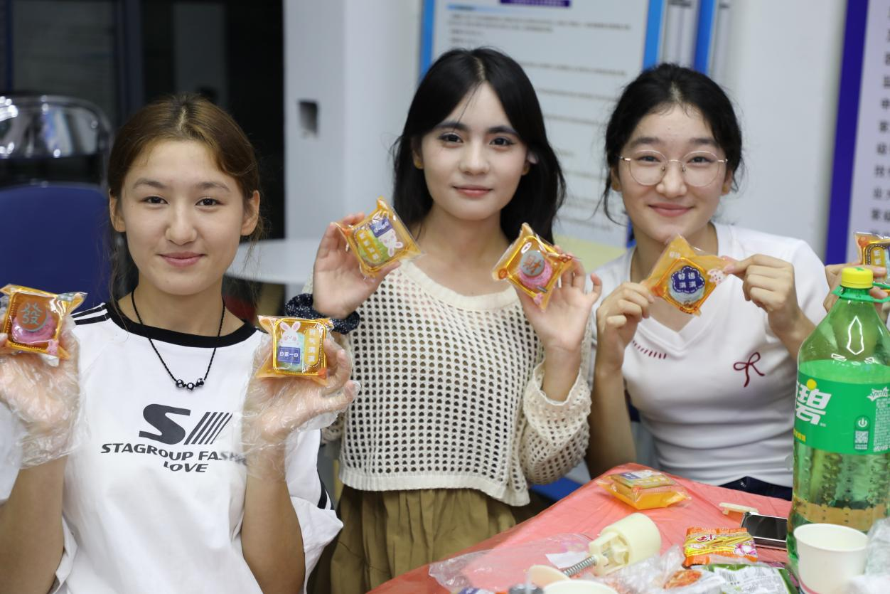 石榴籽中秋7.png 石榴籽中秋7.png