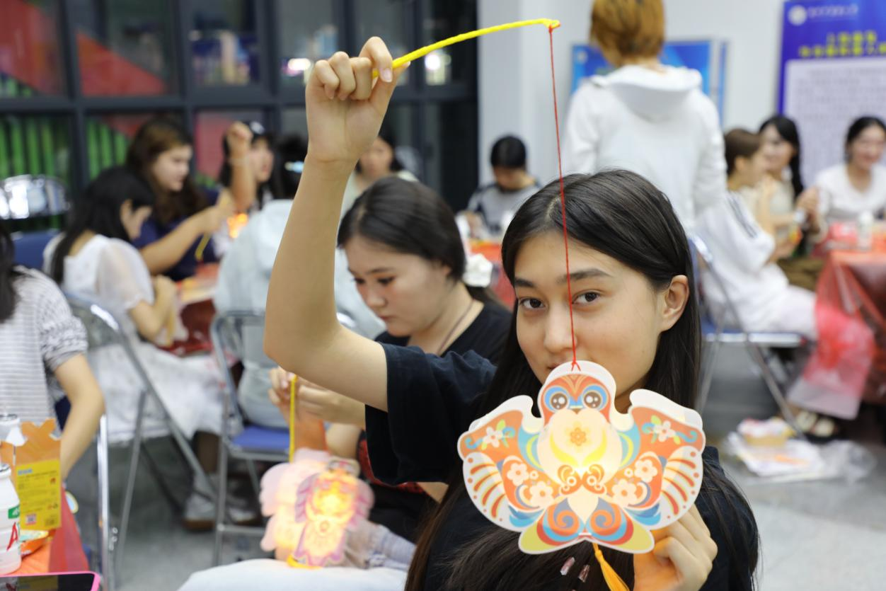 石榴籽中秋3.png 石榴籽中秋3.png