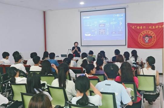 安庆师范大学旅游管理教师党支部深入“一站式”学生社区指导社会实践