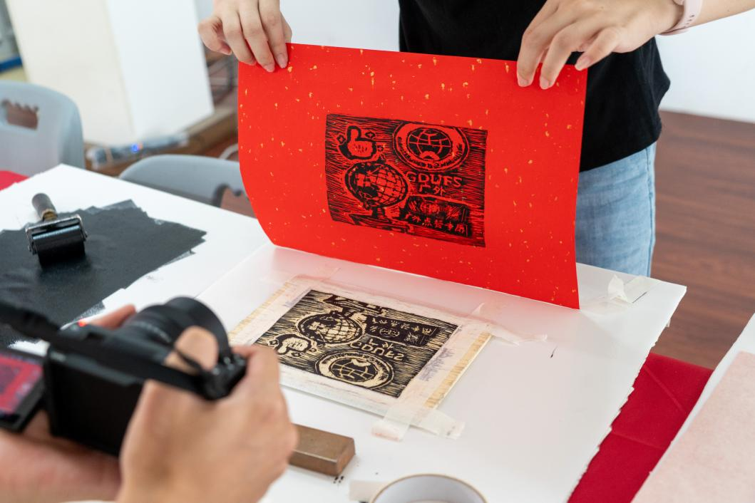 木版画拓印过程.png 木版画拓印过程.png