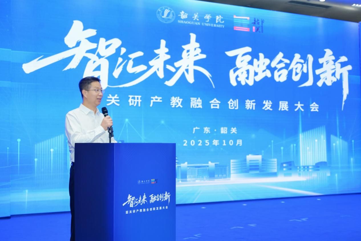 何金明主持开幕式、合作签约仪式及揭牌仪式.jpeg 何金明主持开幕式、合作签约仪式及揭牌仪式.jpeg