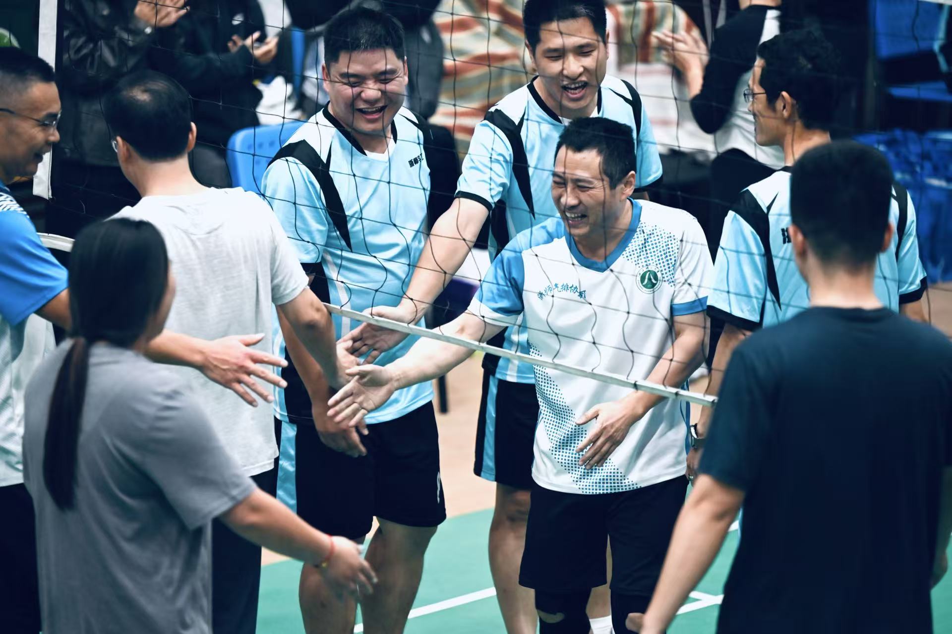 10集体握手.jpg 10集体握手.jpg