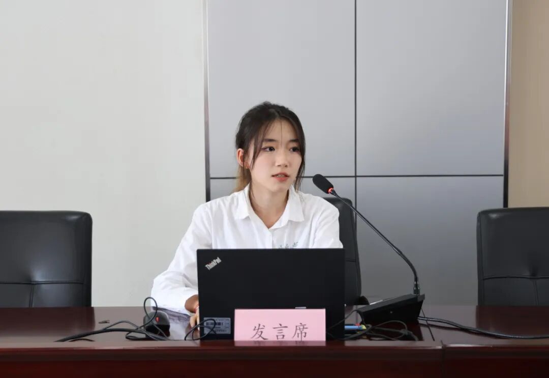 座谈会发言人6.jpg 座谈会发言人6.jpg