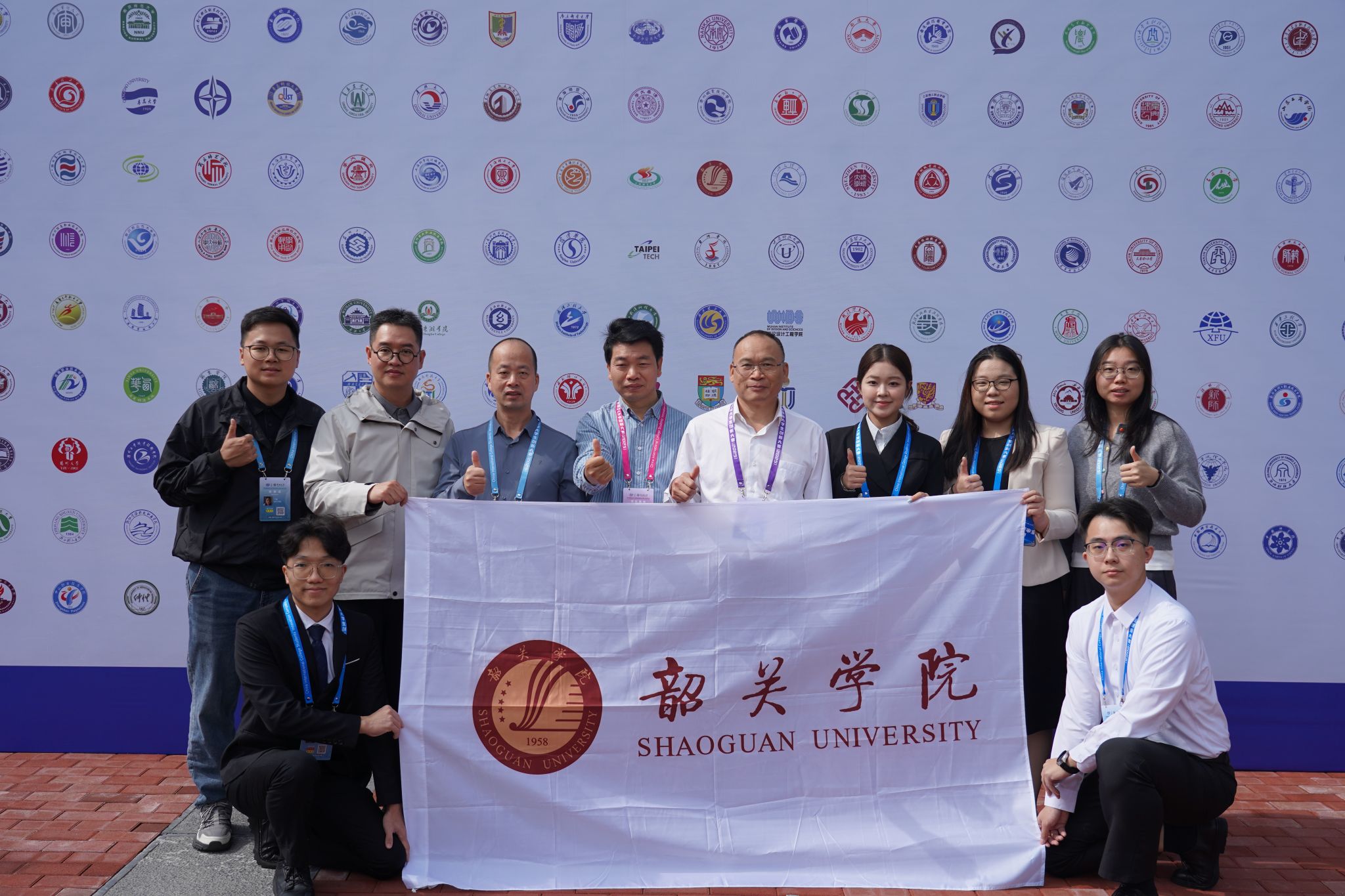 合影.jpg 合影.jpg