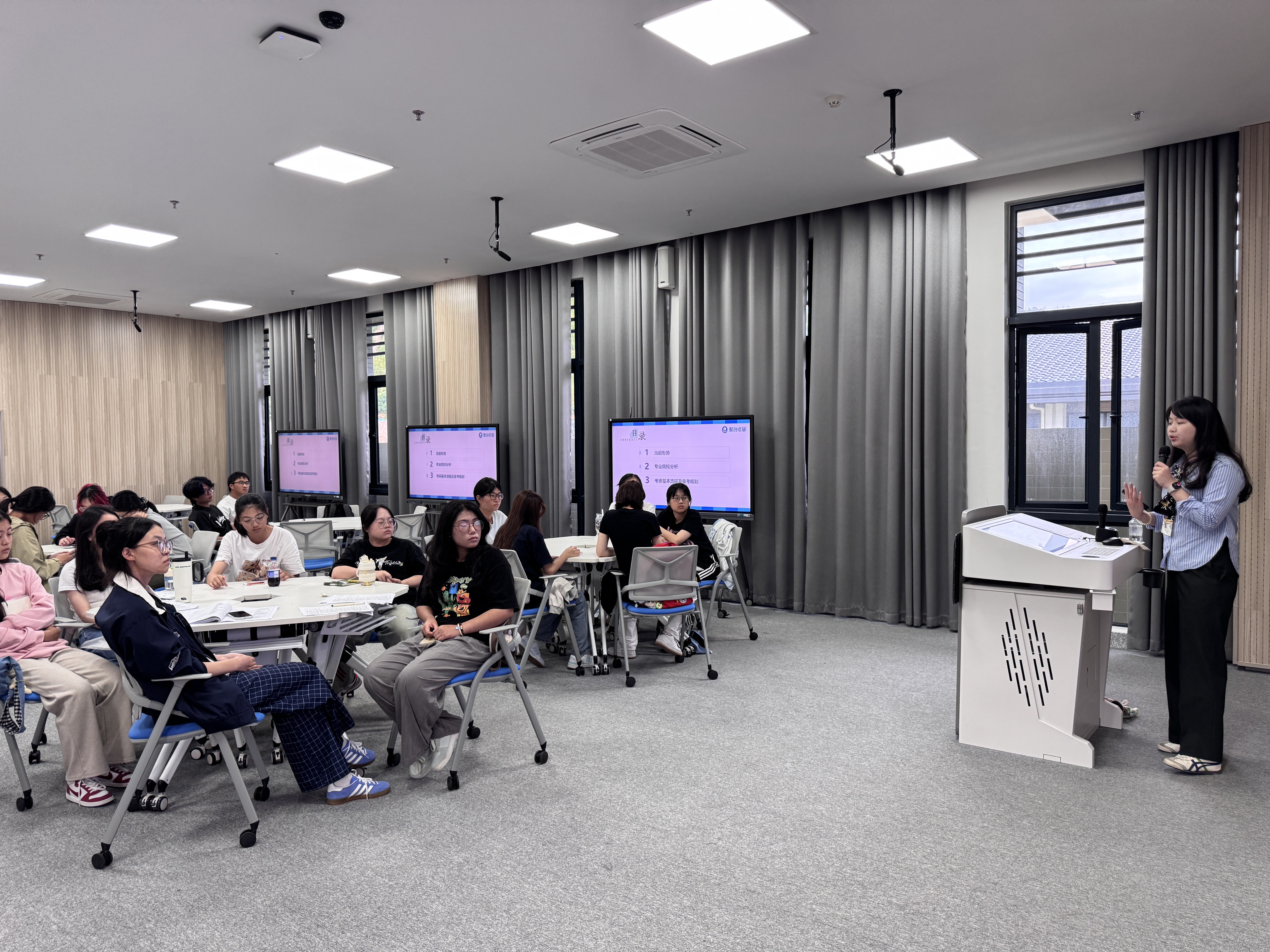 讲座前景.jpg 讲座前景.jpg