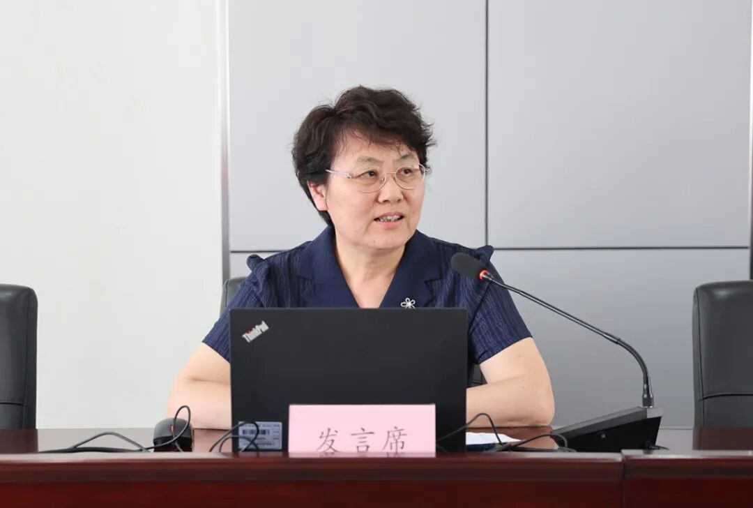 座谈会发言人2.jpg 座谈会发言人2.jpg