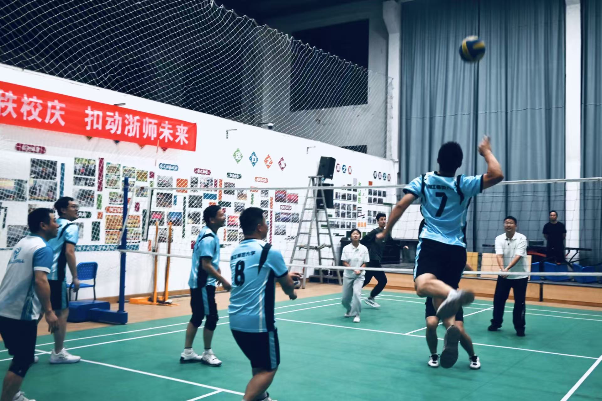 3学工扣球.jpg 3学工扣球.jpg