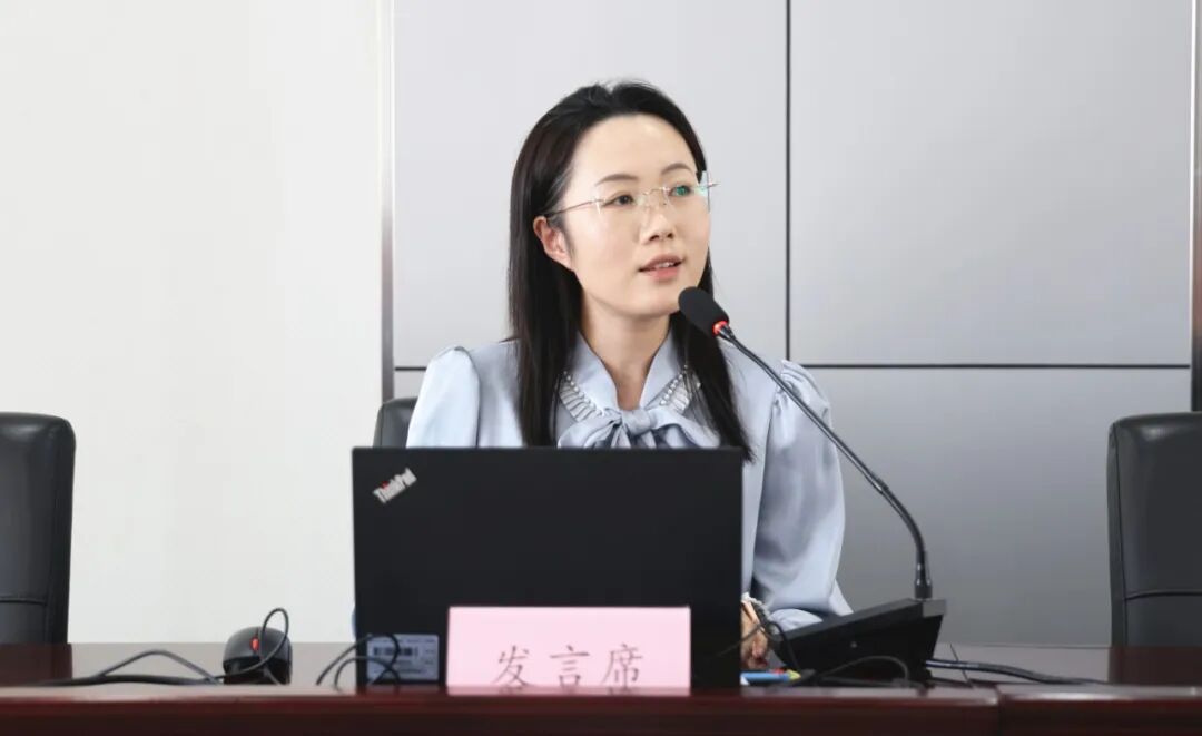 座谈会发言人3.jpg 座谈会发言人3.jpg