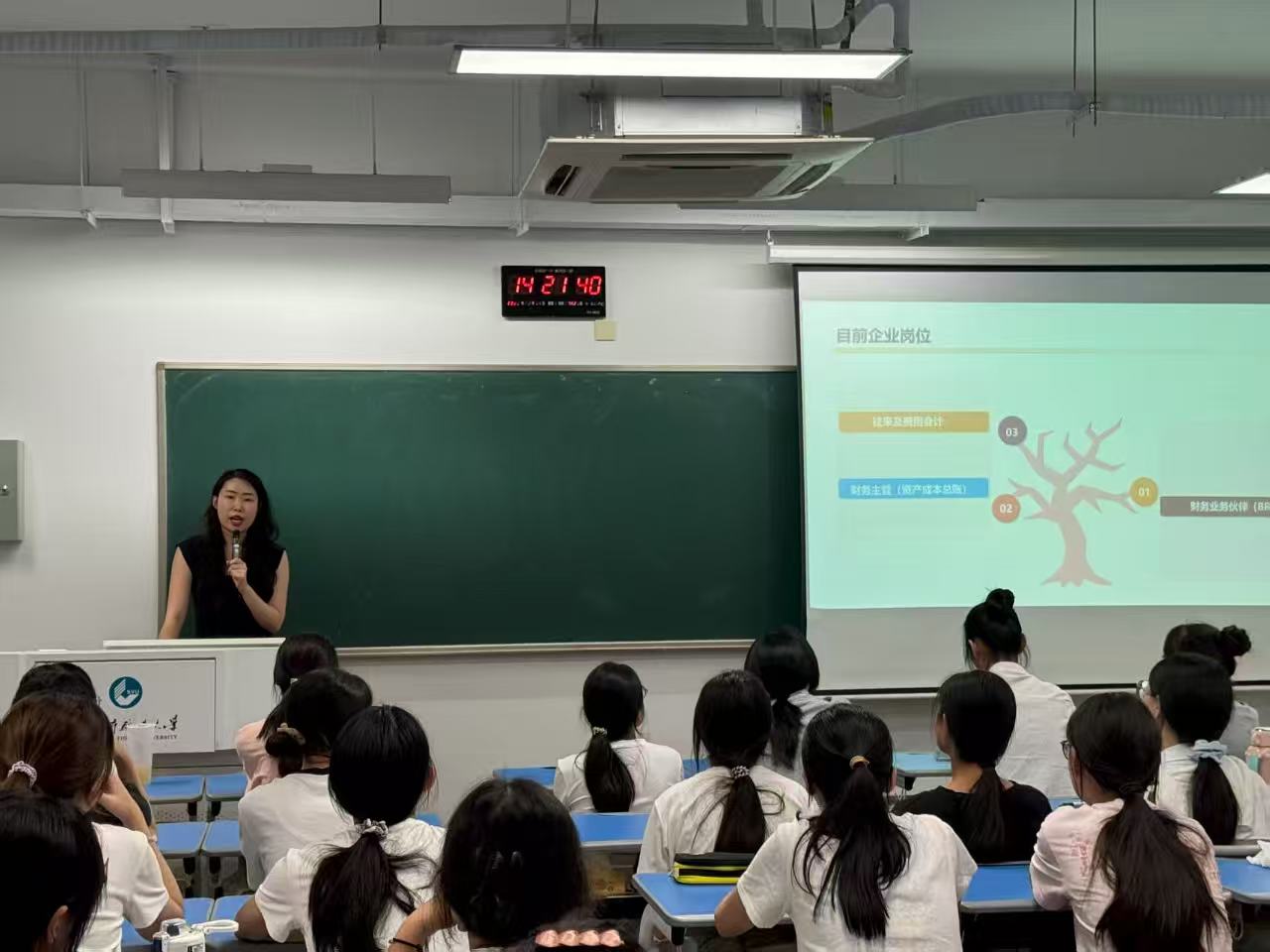 融合行业智慧，点亮成长之路！商学院会计系新生 认知实习入学教育干货满满7.jpg