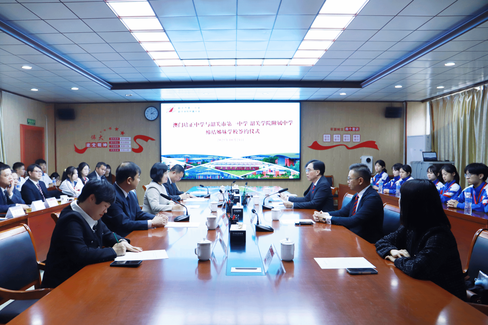 签约仪式现场.png 签约仪式现场.png