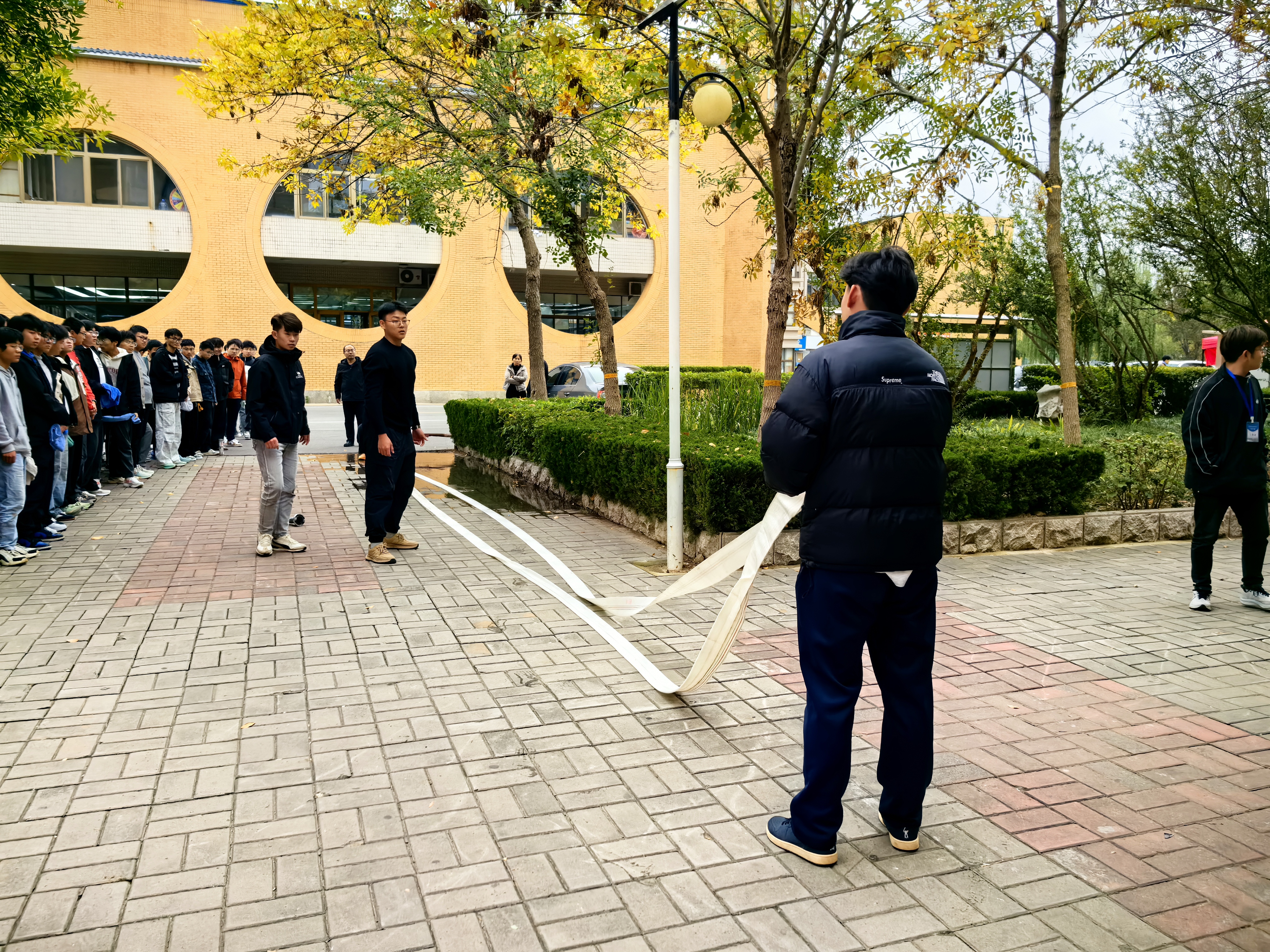 能源装备学院消防演练25.10 (9).jpg