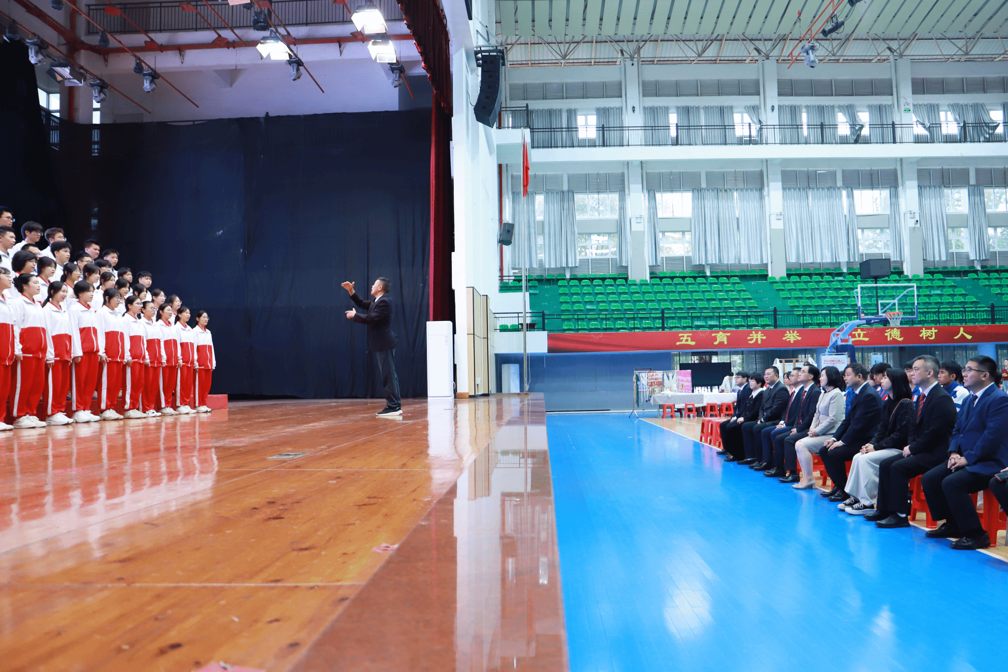 两校师生交流互动现场2.png 两校师生交流互动现场2.png