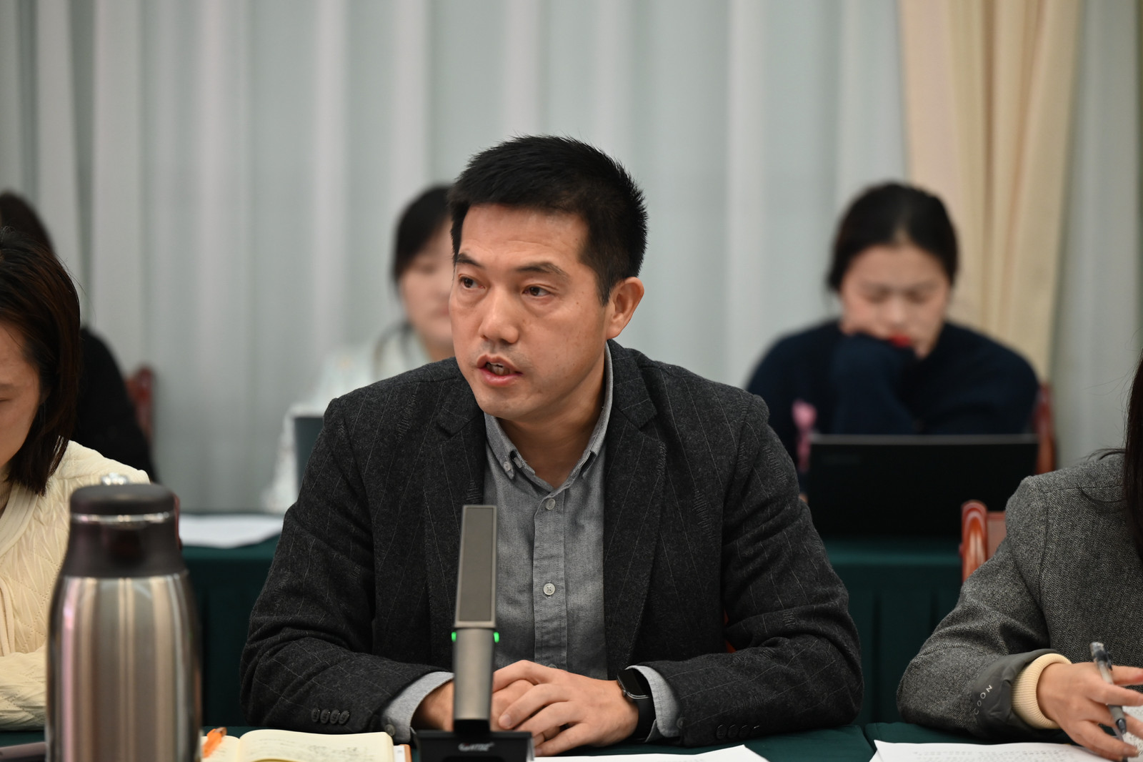 严建春.jpg 严建春.jpg