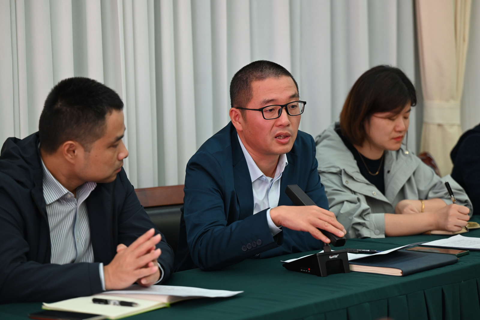 杨峰.jpg 杨峰.jpg