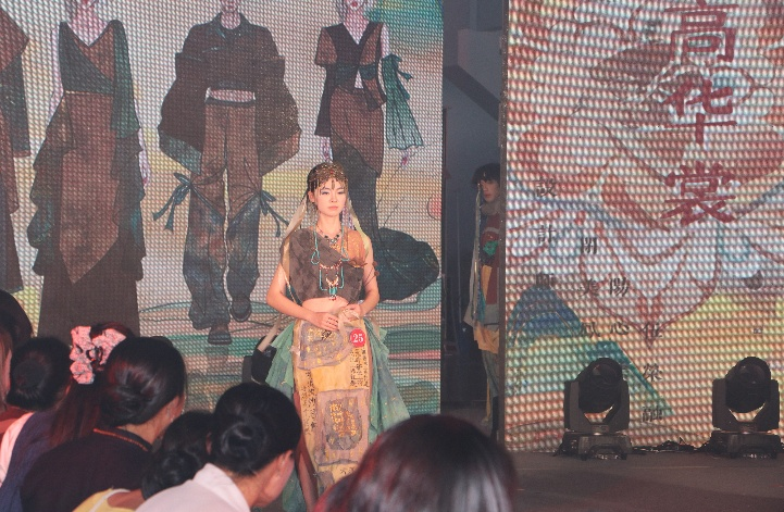 设计作品《莫高华裳》.png 设计作品《莫高华裳》.png