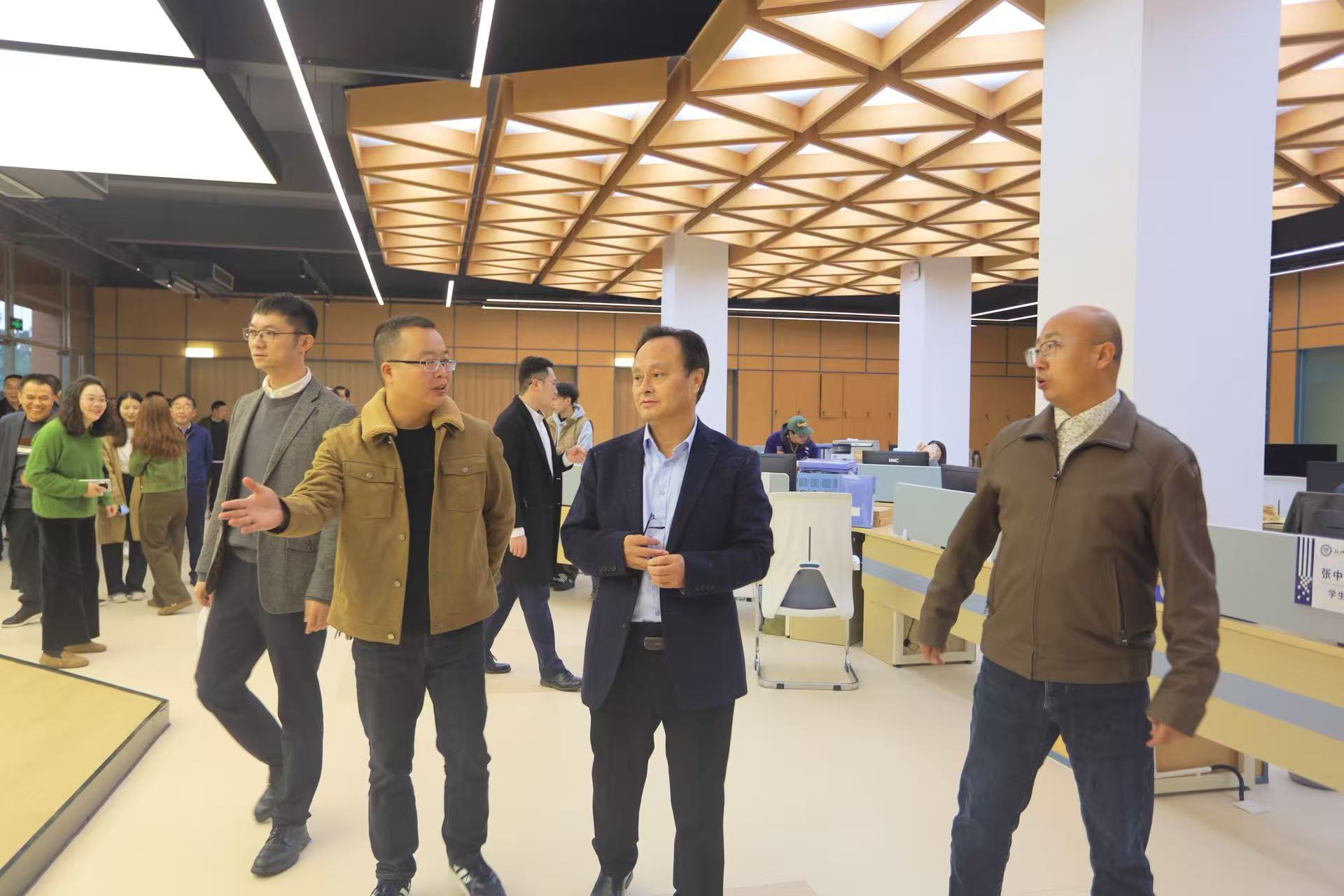 领导调研7.jpg 领导调研7.jpg