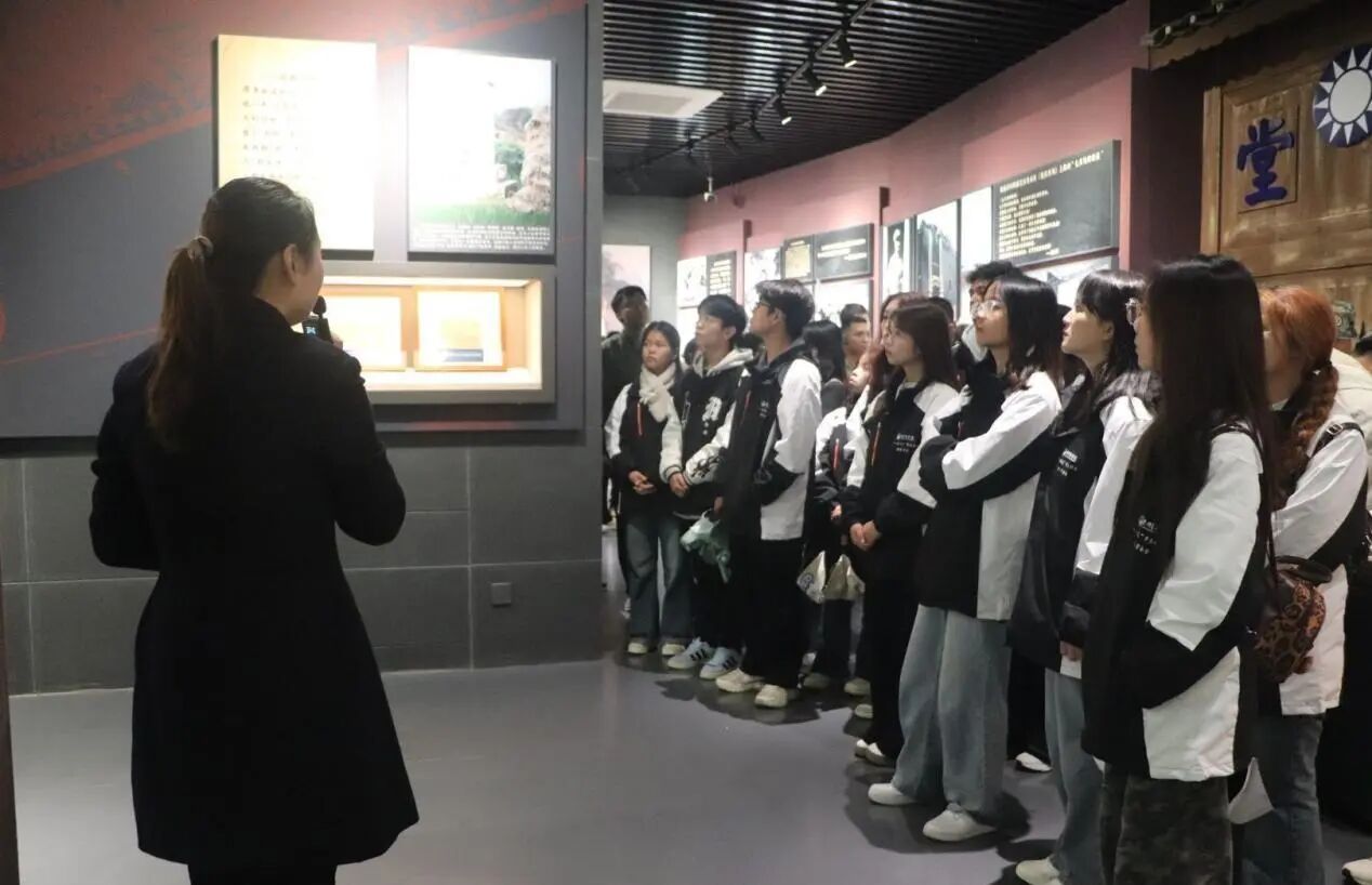 微信图片_2025-11-04_150344_996.jpg 微信图片_2025-11-04_150344_996.jpg