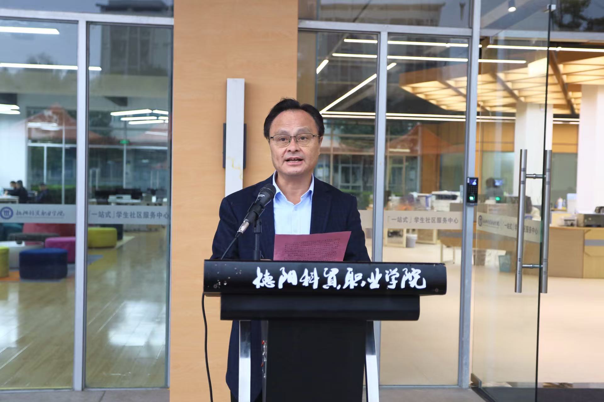 书记讲话.jpg 书记讲话.jpg