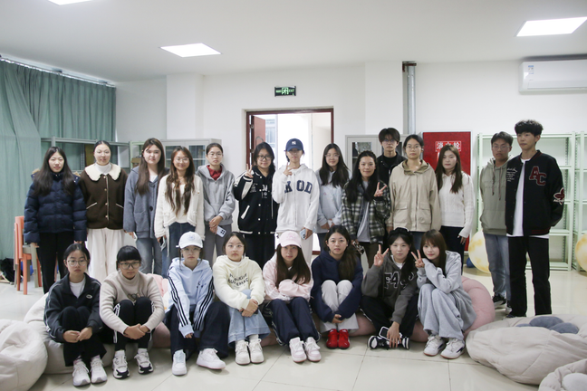 图为“慧眼识心 妙语揭谜”心理词语猜猜猜主题活动合影.png