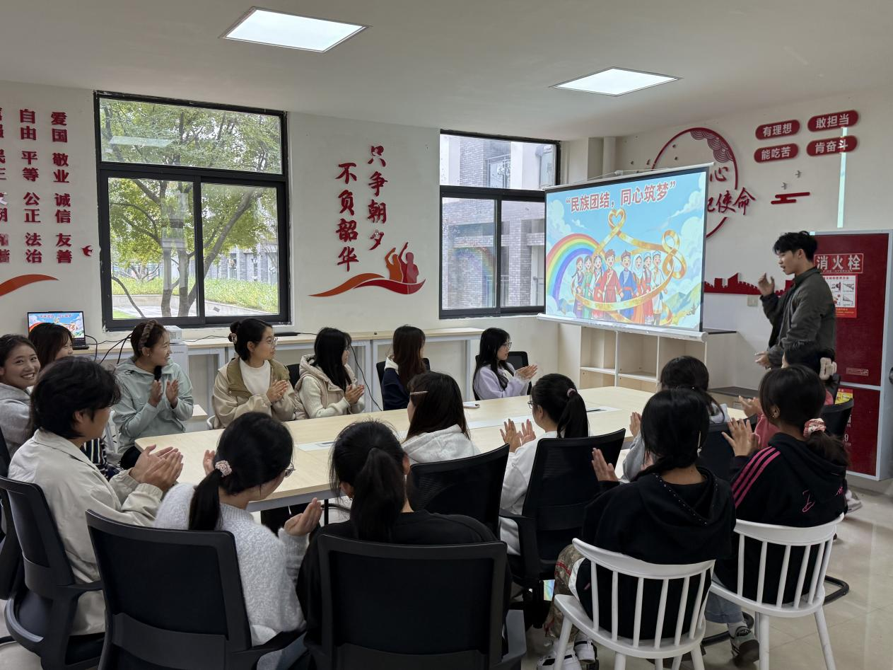 学生参加交流.png 学生参加交流.png