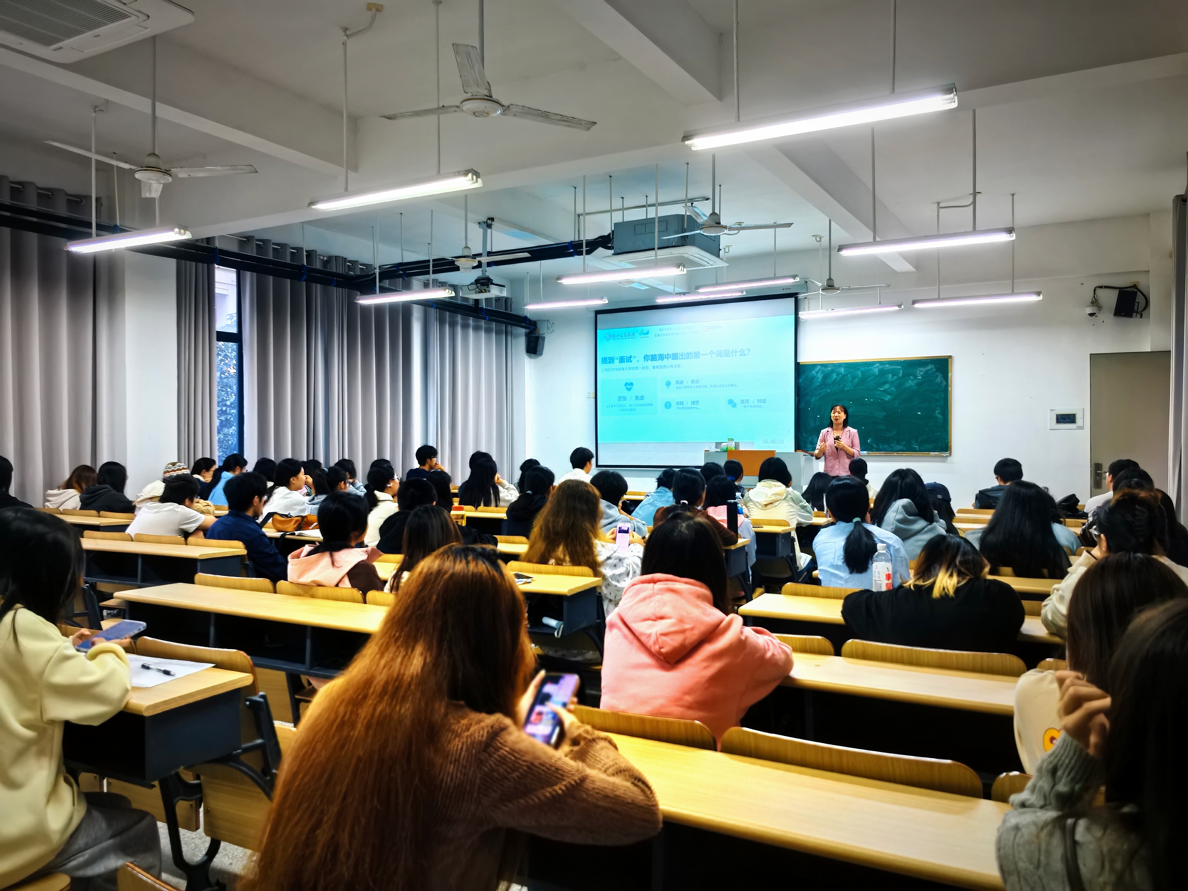 宣讲会全景.jpg 宣讲会全景.jpg