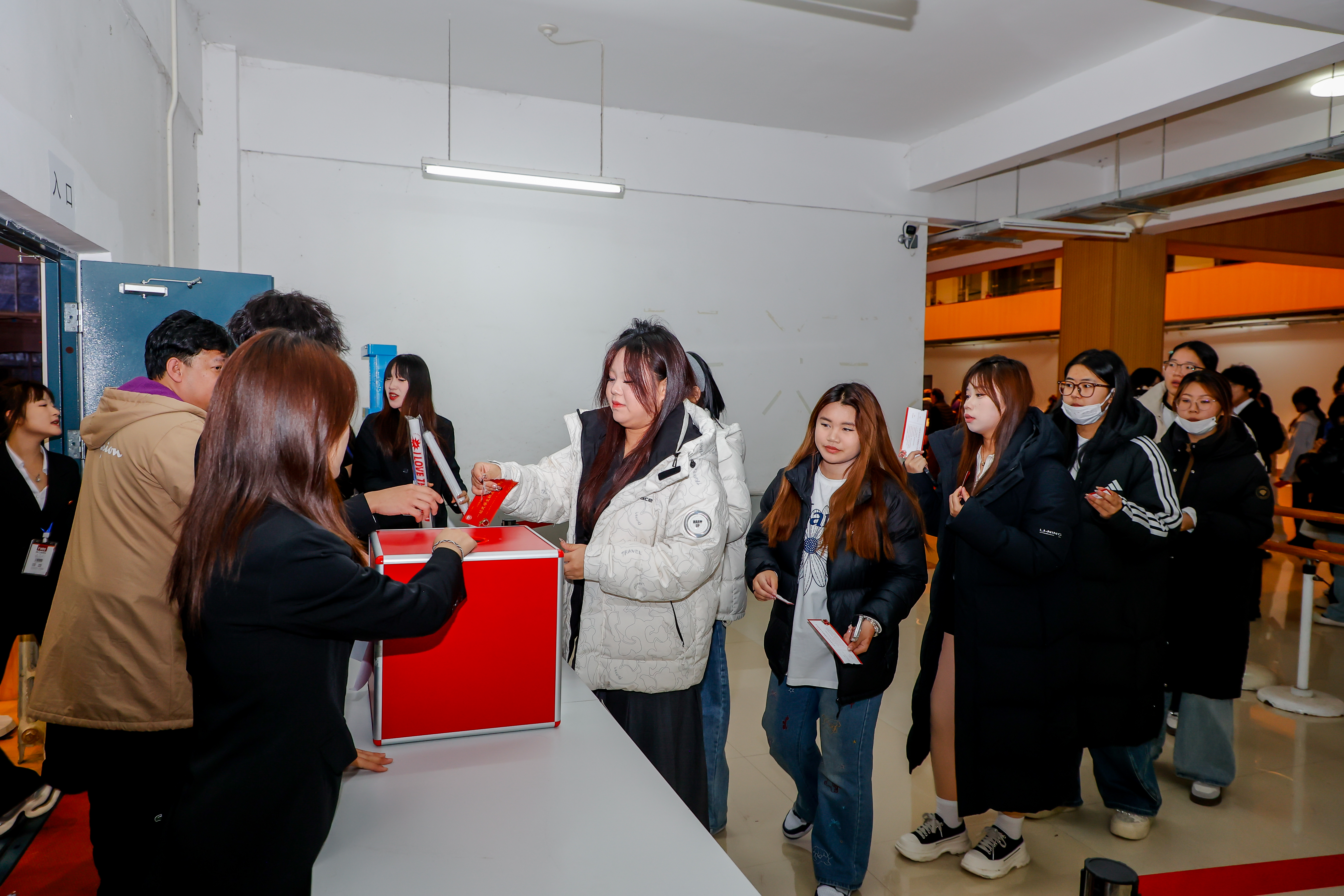 观众参与抽奖劵投放