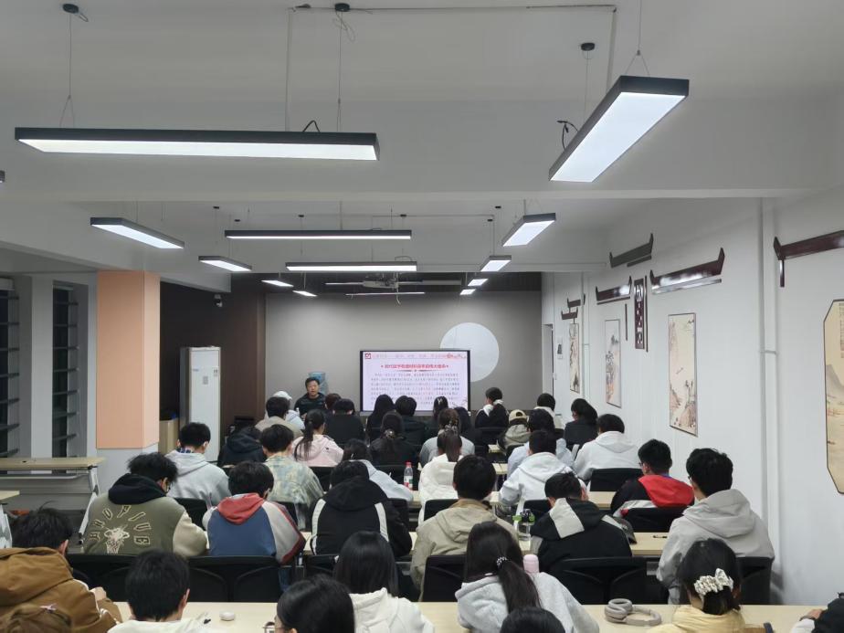 党课现场.jpg 党课现场.jpg