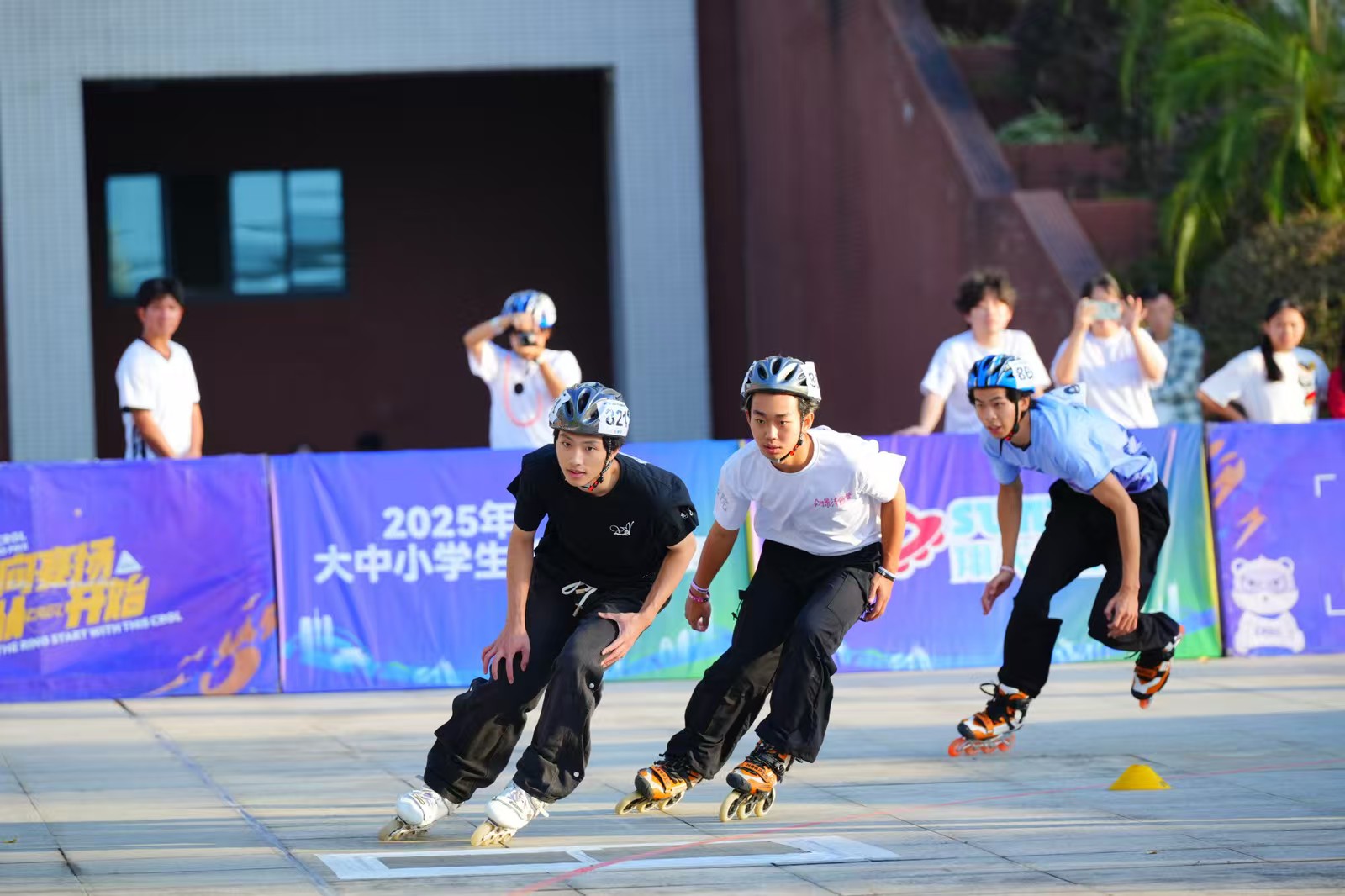轮滑竞速.jpg