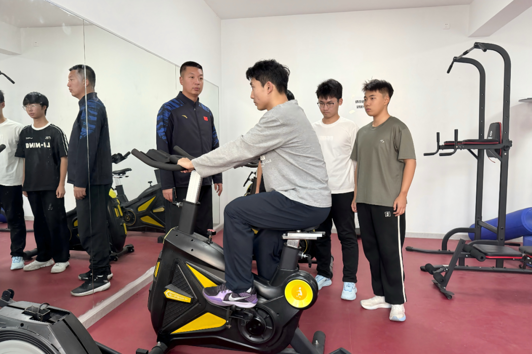 3-别再“瞎练”！社区健身室来了教授团，器材用法+训练计划全搞定.png