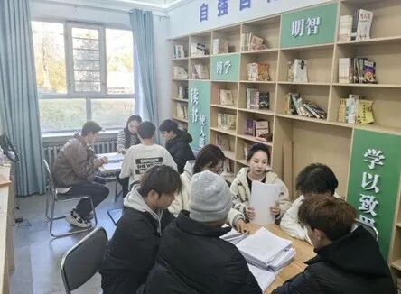 1-双创教师靶向辅导，助力学子职规大赛.jpg