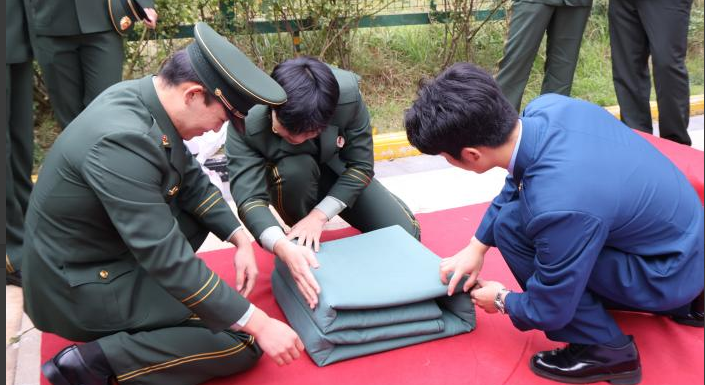 屏幕截图 2025-11-27 223241.png 屏幕截图 2025-11-27 223241.png