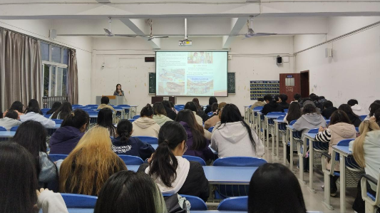 党员教师“沉”社区 思政育人“活”起来——助力学生社区建设