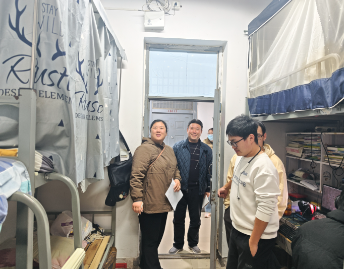 开展2025年秋季学期学生公寓安全卫生大检查 (2).png 开展2025年秋季学期学生公寓安全卫生大检查 (2).png