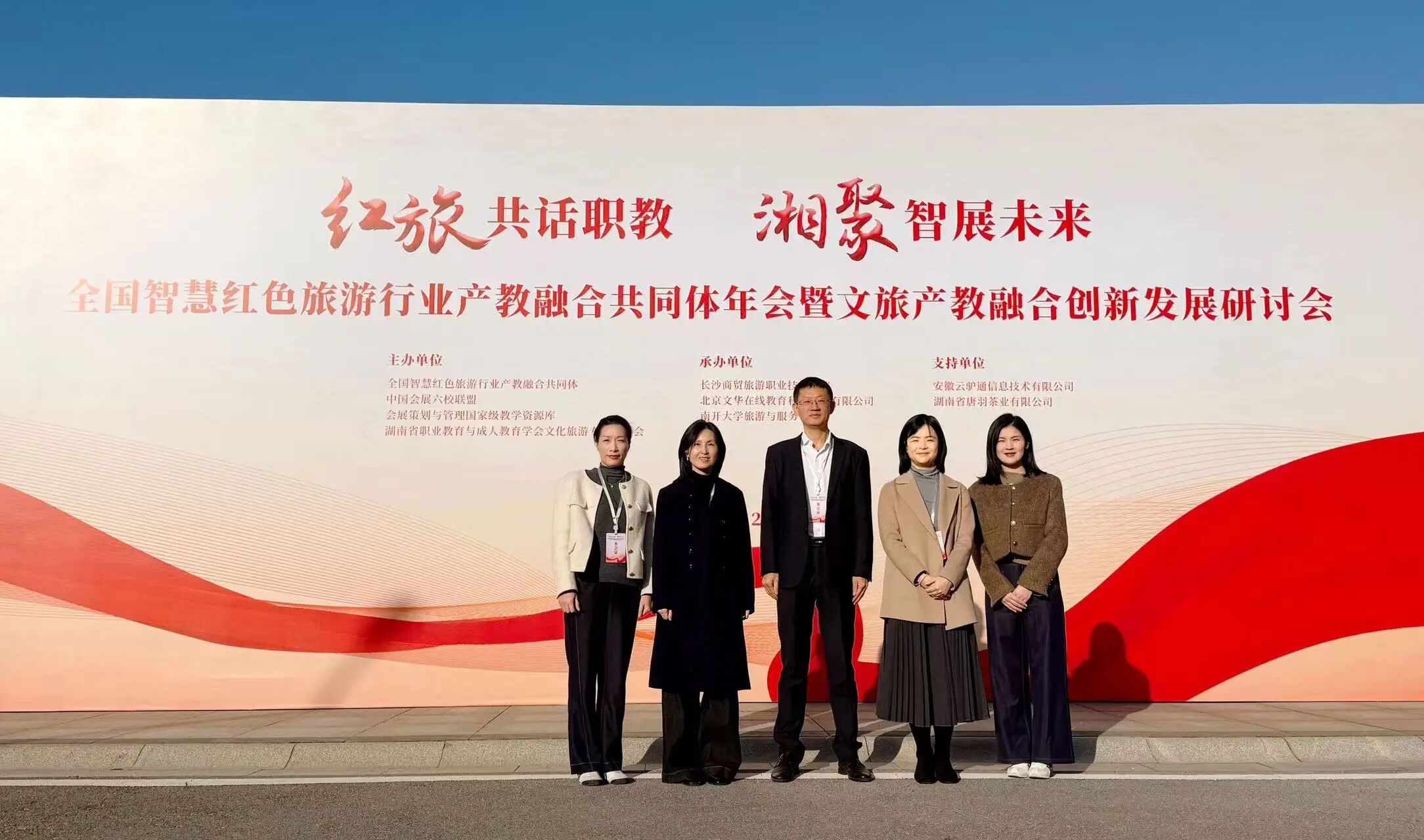 default.jpg default.jpg