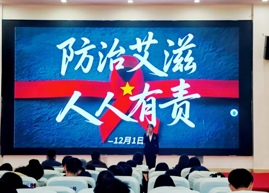 图为参赛选手正在演讲.png 图为参赛选手正在演讲.png