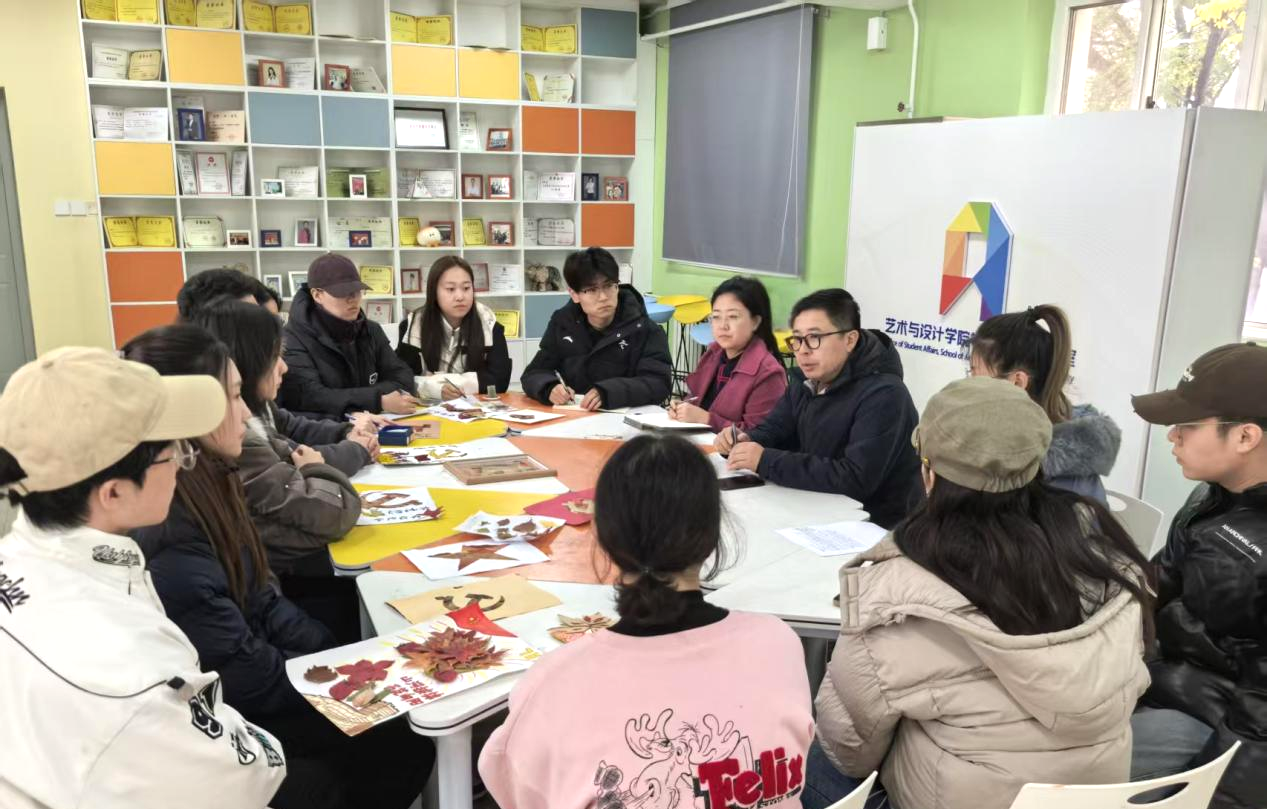 学院副院长刘维尚与学生亲切座谈.png 学院副院长刘维尚与学生亲切座谈.png