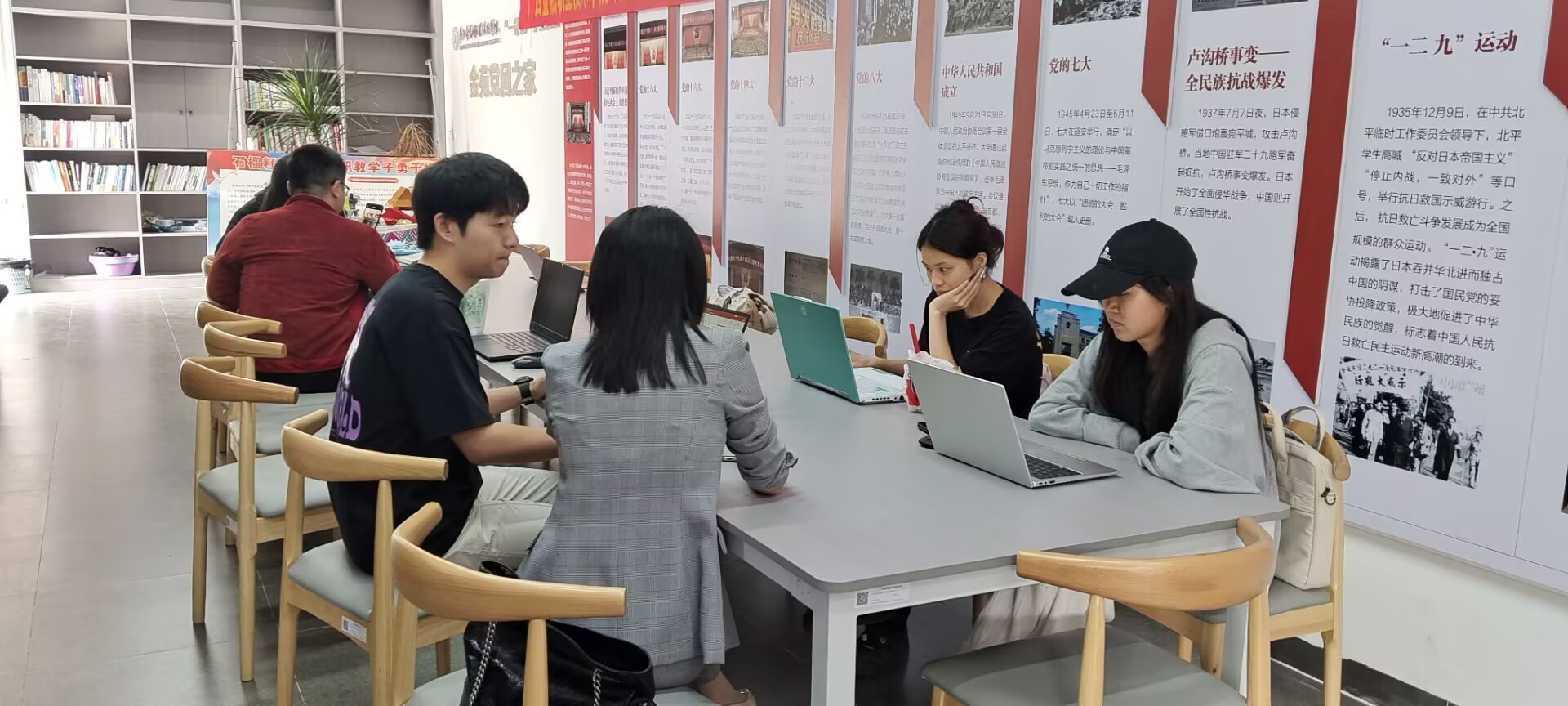 广西金融职业技术学院人工智能学院开展“以赛促学 职引未来”职业发展指导活动