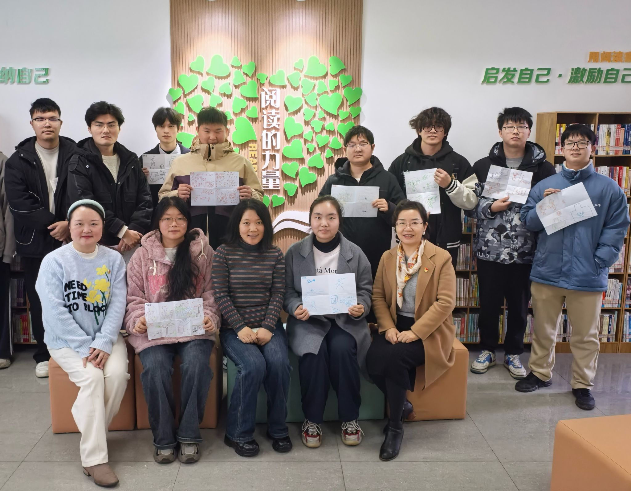 图 活动合影.jpg