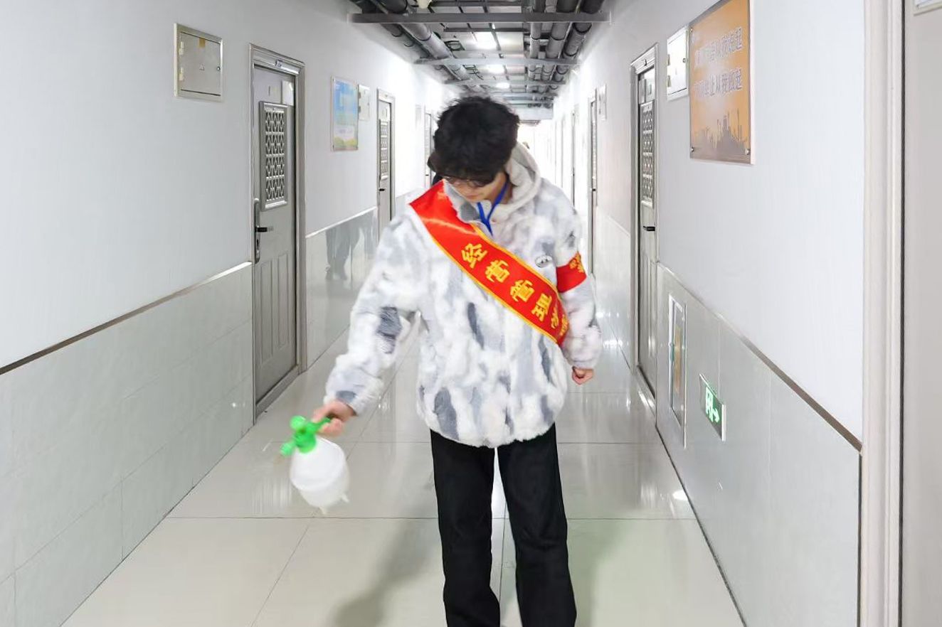 种花家社区开展消毒活动.jpg 种花家社区开展消毒活动.jpg