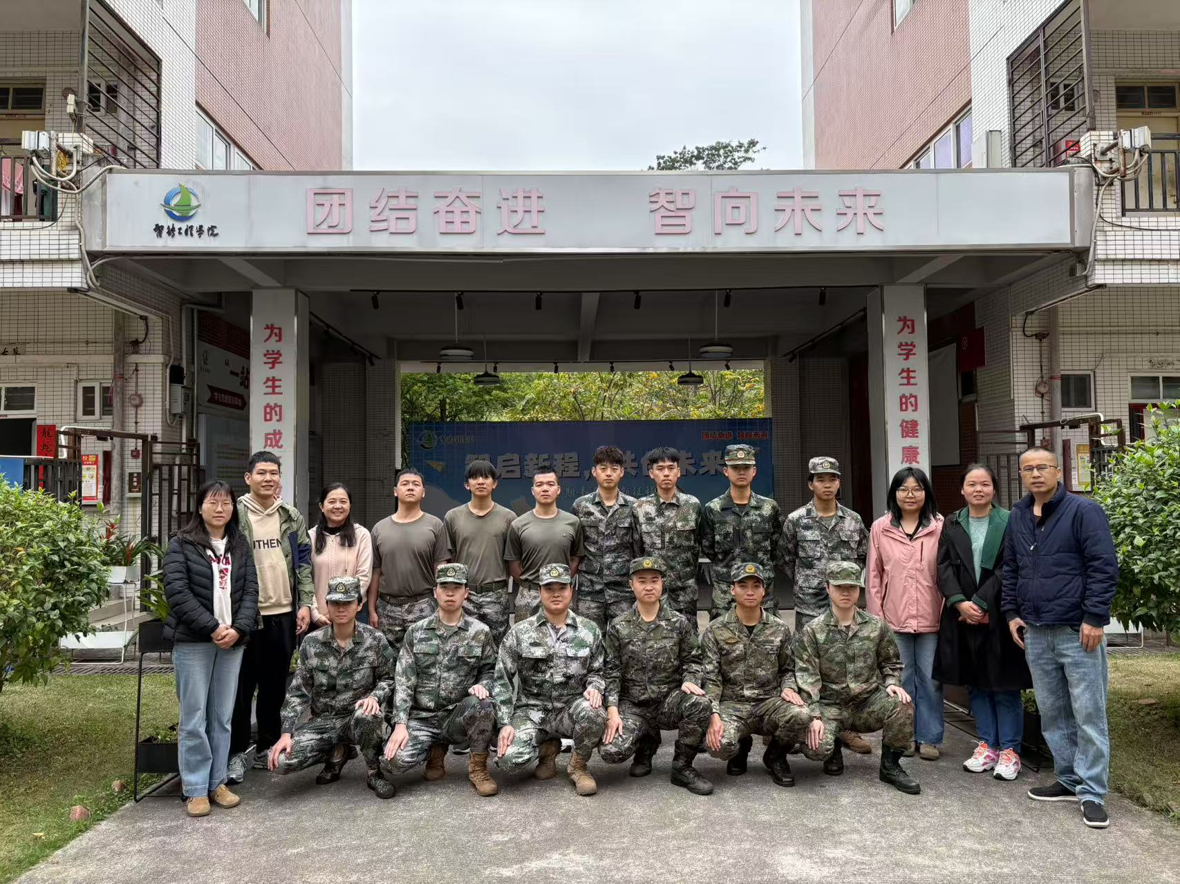 9.与书记面对面.jpg 9.与书记面对面.jpg